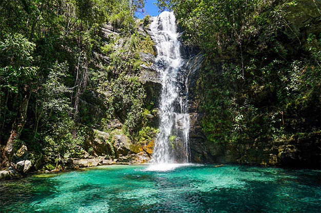 Imagem de umas das cachoeiras em Chapada dos Veadeiros