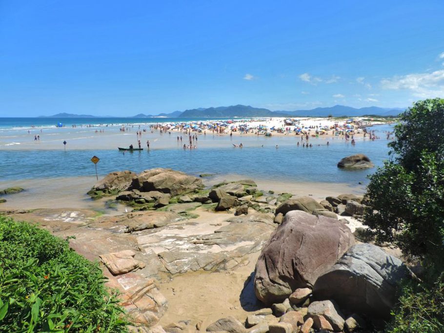 Foto da praia do Embaú