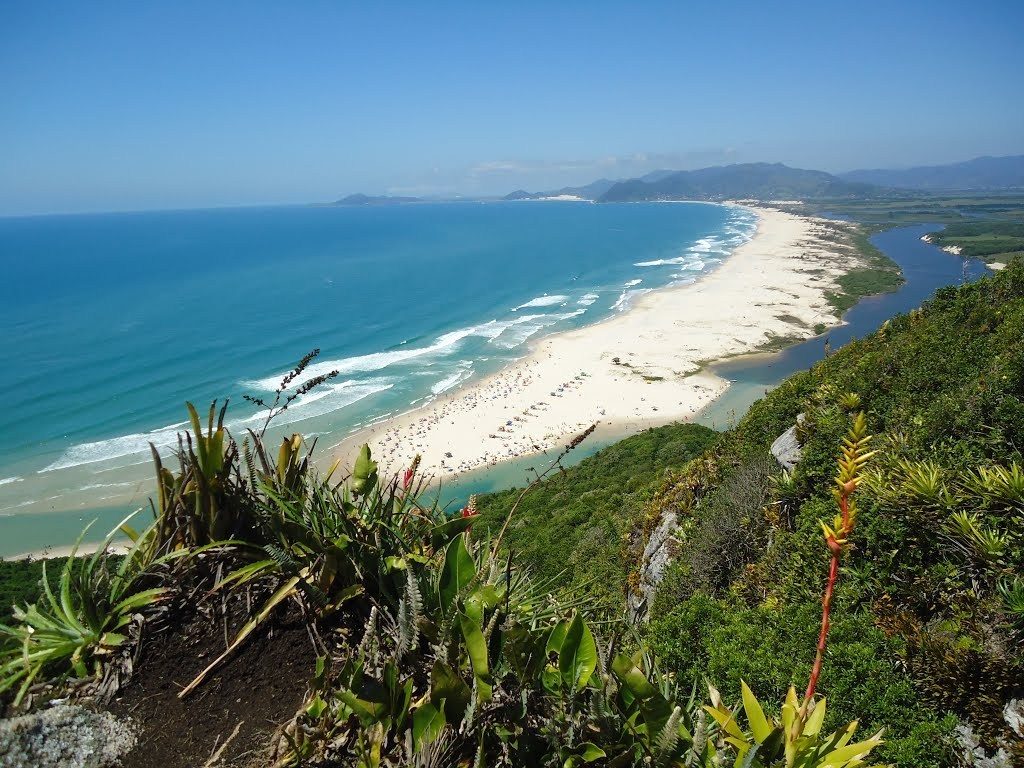 Pedra do urubu - Guarda do Embaú