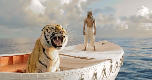 Pi no barco com um tigre no filme As aventuras de Pi